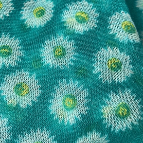 Daisy covered turquoise, infinity scarf - Picture 6 of 10
